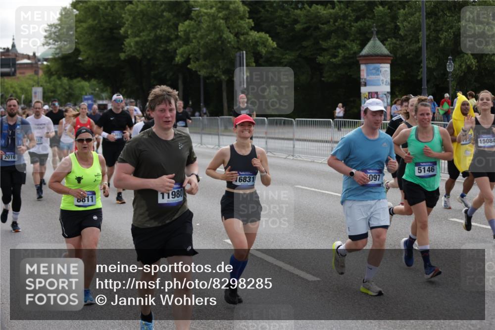 29.06.2025 - hella hamburg halbmarathon Jannik Wohlers http://msf.ph/oto/8298285 29.06.2025 10:36:55 Lombardsbrücke 1022, 1276, 1337, 1597, 1819, 2016, 2031, 2072, 2104, 2272, 2480, 2486, 3127, 4097, 4347, 4733, 5146, 5171, 5560, 5790, 5940, 6584, 7085, 7235, 7544, 7707, 7777, 7823, 8257, 8258, 8811, 8843, 9055, 9524, 10762, 10798, 11980, 12103, 12762, 12935, 13077, 13783, 14130, 14202, 14282, 14343, 14779, 14915, 15084, 16192, 16303, 16782, 16831, 16837, 17305, 17307, 17388, 17687, 17688, 17794, 17965, 18578, 18710 meine-sportfotos.de