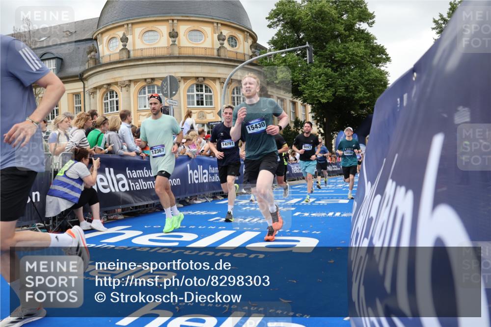 29.06.2025 - hella hamburg halbmarathon Strokosch-Dieckow http://msf.ph/oto/8298303 29.06.2025 10:53:01 Ziel 2208, 3059, 3258, 3334, 4121, 4770, 5907, 7509, 7864, 8139, 8587, 9093, 9537, 12155, 12367, 12519, 12910, 14323, 14791, 15430, 18590, 18720, 19208 meine-sportfotos.de