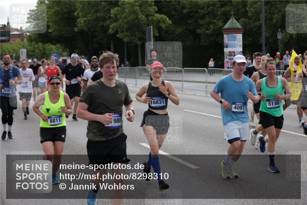 29.06.2025 - hella hamburg halbmarathon Jannik Wohlers http://msf.ph/oto/8298310 29.06.2025 10:36:55 Lombardsbrücke 1022, 1276, 1337, 1597, 1819, 2016, 2031, 2072, 2104, 2272, 2480, 2486, 3127, 4097, 4347, 4733, 5146, 5171, 5560, 5790, 5940, 6584, 7085, 7235, 7544, 7707, 7777, 7823, 8257, 8258, 8811, 8843, 9055, 9524, 10762, 10798, 11980, 12103, 12762, 12935, 13077, 13783, 14130, 14202, 14282, 14343, 14779, 14915, 15084, 16192, 16303, 16782, 16831, 16837, 17305, 17307, 17388, 17687, 17688, 17794, 17965, 18578, 18710 meine-sportfotos.de