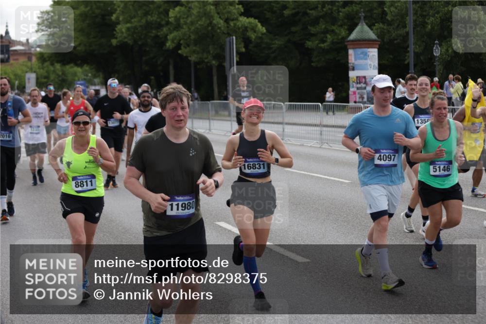 29.06.2025 - hella hamburg halbmarathon Jannik Wohlers http://msf.ph/oto/8298375 29.06.2025 10:36:55 Lombardsbrücke 1022, 1276, 1337, 1597, 1819, 2016, 2031, 2072, 2104, 2272, 2480, 2486, 3127, 4097, 4347, 4733, 5146, 5171, 5560, 5790, 5940, 6584, 7085, 7235, 7544, 7707, 7777, 7823, 8257, 8258, 8811, 8843, 9055, 9524, 10762, 10798, 11980, 12103, 12762, 12935, 13077, 13783, 14130, 14202, 14282, 14343, 14779, 14915, 15084, 16192, 16303, 16782, 16831, 16837, 17305, 17307, 17388, 17687, 17688, 17794, 17965, 18578, 18710 meine-sportfotos.de