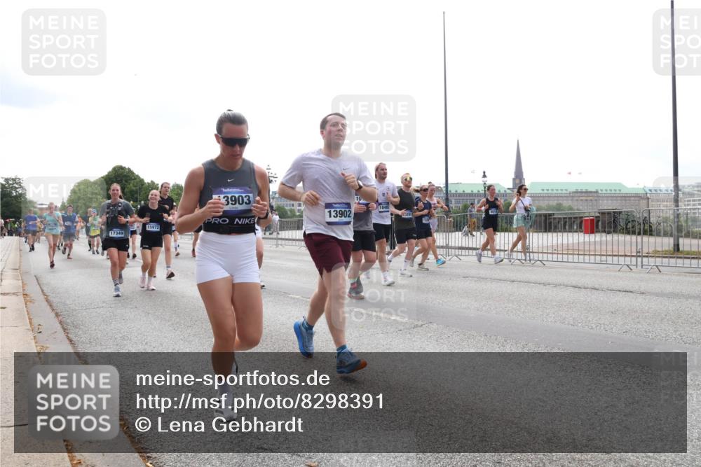 29.06.2025 - hella hamburg halbmarathon Lena Gebhardt http://msf.ph/oto/8298391 29.06.2025 10:36:52 Lombardsbrücke 15972, 17349, 3903, 18482, 13902, 3265, 1118, 1224, 1253, 1339, 1488, 1490, 1948, 1952, 1954, 2072, 2104, 2124, 2552, 2588, 3127, 3165, 3398, 3428, 3714, 3873, 3895, 4084, 4618, 4762, 4996, 5012, 5224, 5538, 5640, 5747, 5786, 5789, 6156, 6172, 6190, 6359, 6584, 6667, 6804, 7202, 7632, 7773, 8007, 8257, 8258, 8315, 8499, 8530, 8758, 8936, 8937, 8945, 9054, 9055, 9115, 9117, 9295, 9500, 9694, 13265, 15077, 17156, 17807, 18152, 18488 meine-sportfotos.de