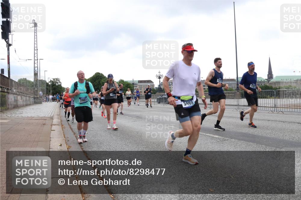 29.06.2025 - hella hamburg halbmarathon Lena Gebhardt http://msf.ph/oto/8298477 29.06.2025 10:46:50 Lombardsbrücke 1073, 1185, 1286, 1363, 1371, 1375, 1593, 1607, 1608, 1720, 1837, 1961, 1999, 2162, 2211, 2320, 2327, 2500, 2555, 2556, 2665, 2697, 2981, 3277, 3406, 3407, 3469, 3734, 3823, 4202, 4239, 4296, 4342, 4355, 4448, 4604, 5111, 5114, 5700, 5796, 5953, 6124, 6161, 6485, 6496, 6740, 7073, 7303, 7412, 7767, 7827, 8477, 8486, 8551, 8553, 8684, 8700, 8967, 9691, 10153, 10230, 13969, 14261, 15852, 16882, 16987 meine-sportfotos.de