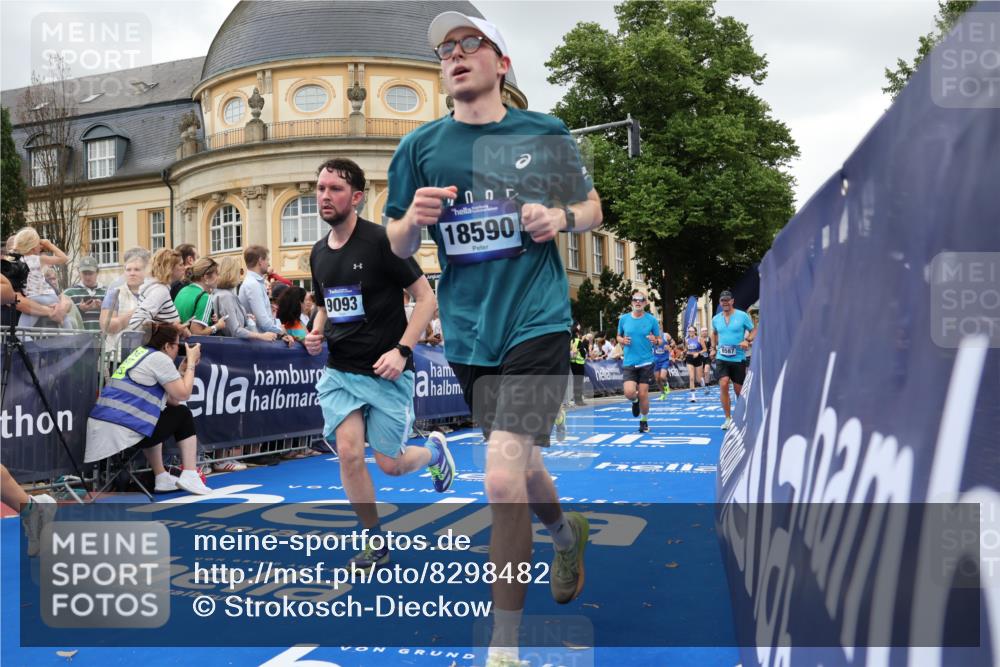 29.06.2025 - hella hamburg halbmarathon Strokosch-Dieckow http://msf.ph/oto/8298482 29.06.2025 10:53:03 Ziel 2111, 2208, 3059, 3258, 3334, 4121, 5907, 7509, 7864, 8587, 9093, 9537, 12155, 12367, 12519, 12910, 14323, 14791, 15430, 16986, 18590, 18720, 19208 meine-sportfotos.de