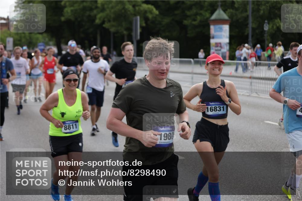 29.06.2025 - hella hamburg halbmarathon Jannik Wohlers http://msf.ph/oto/8298490 29.06.2025 10:36:56 Lombardsbrücke 1022, 1276, 1337, 1597, 1819, 2016, 2031, 2072, 2104, 2272, 2480, 2486, 4097, 4347, 4733, 5146, 5171, 5186, 5560, 5790, 5940, 6584, 7085, 7235, 7544, 7707, 7777, 7823, 8811, 8843, 9524, 10762, 10798, 11980, 12103, 12762, 12935, 13077, 13783, 14130, 14202, 14282, 14343, 14915, 15084, 16192, 16303, 16782, 16831, 16837, 17305, 17307, 17388, 17687, 17688, 17794, 17965, 18578, 18710, 18903 meine-sportfotos.de