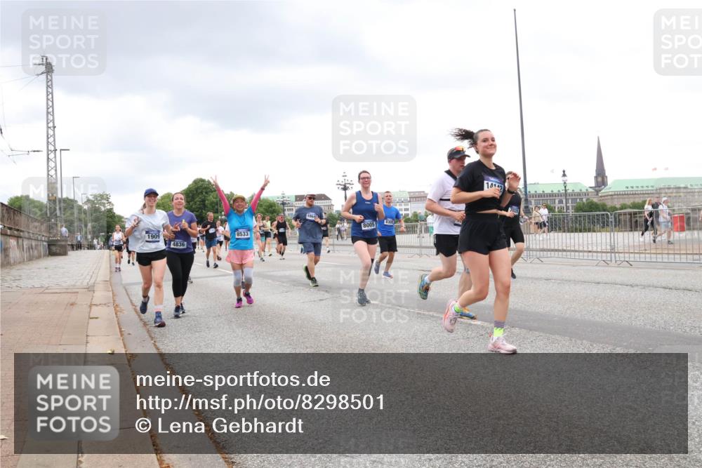 29.06.2025 - hella hamburg halbmarathon Lena Gebhardt http://msf.ph/oto/8298501 29.06.2025 10:56:16 Lombardsbrücke 1909, 8533, 4836, 1064, 8005, 8305, 1014, 1047, 1113, 1738, 1909, 2095, 2793, 2915, 3257, 3268, 3520, 3675, 3676, 3953, 3987, 4083, 4265, 4354, 4470, 4473, 4836, 4896, 5237, 5306, 5580, 5693, 5757, 5994, 6055, 6056, 6113, 6494, 6594, 6690, 6968, 7025, 7028, 7090, 7307, 7516, 7616, 7711, 8005, 8108, 8110, 8305, 8517, 8532, 8533, 8606, 8766, 9383, 9435, 9606, 9838, 9861, 9865, 9948, 9953, 10449, 10555, 10569, 10640, 10740, 10784, 10987, 11962, 11963 meine-sportfotos.de