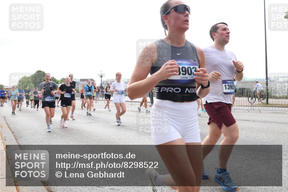 29.06.2025 - hella hamburg halbmarathon Lena Gebhardt http://msf.ph/oto/8298522 29.06.2025 10:36:53 Lombardsbrücke 2124, 13106, 15972, 17349, 3903, 13902, 1118, 1224, 1253, 1339, 1488, 1490, 1948, 1952, 1954, 2031, 2072, 2104, 2124, 2552, 2588, 3127, 3165, 3428, 3714, 3873, 3895, 4084, 4618, 4762, 4996, 5224, 5538, 5640, 5747, 5786, 5789, 6156, 6172, 6190, 6359, 6584, 6667, 6804, 7202, 7632, 7773, 8007, 8257, 8258, 8315, 8499, 8530, 8758, 8936, 8937, 8945, 9054, 9055, 9115, 9295, 9500, 9694, 13265, 15077, 17156, 17807, 18152, 18488 meine-sportfotos.de