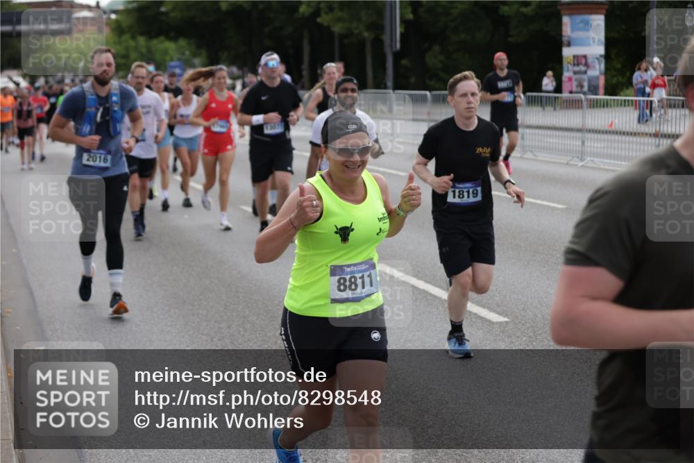 29.06.2025 - hella hamburg halbmarathon Jannik Wohlers http://msf.ph/oto/8298548 29.06.2025 10:36:57 Lombardsbrücke 1022, 1276, 1337, 1597, 1819, 2016, 2031, 2072, 2272, 2480, 2486, 2640, 4097, 4347, 4733, 5146, 5171, 5186, 5560, 5790, 5940, 6821, 7085, 7235, 7544, 7707, 7777, 7823, 8811, 8843, 9524, 10476, 10762, 10798, 11980, 12103, 12762, 12935, 13077, 13783, 14130, 14282, 14343, 14915, 15084, 16192, 16303, 16782, 16831, 16837, 17305, 17307, 17388, 17687, 17688, 17794, 17965, 18578, 18710, 18903 meine-sportfotos.de