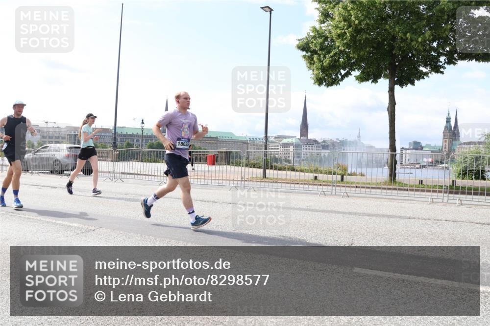 29.06.2025 - hella hamburg halbmarathon Lena Gebhardt http://msf.ph/oto/8298577 29.06.2025 10:12:07 Lombardsbrücke 1062, 1328, 1531, 1790, 1850, 1992, 2661, 3363, 3746, 4227, 5176, 5379, 5605, 6871, 7474, 7571, 9191, 9253, 9405, 9428, 9705, 10042, 10409, 10428, 10685, 11507, 11509, 11525, 11537, 11581, 11917, 12473, 13171, 13177, 13542, 13958, 14060, 14196, 14313, 14384, 14863, 14868, 15137, 15945, 16379, 16976, 17080, 17638, 17774, 17866, 18261, 18395, 18429, 18655 meine-sportfotos.de
