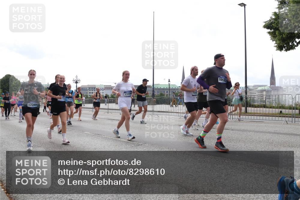 29.06.2025 - hella hamburg halbmarathon Lena Gebhardt http://msf.ph/oto/8298610 29.06.2025 10:36:53 Lombardsbrücke 13106, 18482, 72, 2124, 17349, 132, 10123, 1118, 1224, 1253, 1339, 1488, 1490, 1948, 1952, 1954, 2031, 2072, 2104, 2124, 2552, 2588, 3127, 3165, 3428, 3714, 3873, 3895, 4084, 4618, 4762, 4996, 5224, 5538, 5640, 5747, 5786, 5789, 6156, 6172, 6190, 6359, 6584, 6667, 6804, 7202, 7632, 7773, 8007, 8257, 8258, 8315, 8499, 8530, 8758, 8936, 8937, 8945, 9054, 9055, 9115, 9295, 9500, 9694, 13265, 15077, 17156, 17807, 18152, 18488 meine-sportfotos.de