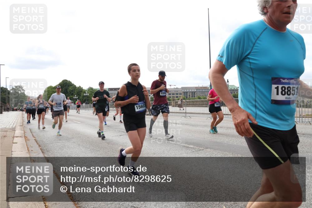 29.06.2025 - hella hamburg halbmarathon Lena Gebhardt http://msf.ph/oto/8298625 29.06.2025 10:21:41 Lombardsbrücke 9, 6086, 15603, 9369, 18851, 1072, 1158, 1191, 1250, 1294, 1401, 1668, 1958, 2172, 2271, 2315, 2353, 2529, 2635, 2815, 3122, 3606, 3770, 3817, 3825, 3826, 3995, 4046, 4289, 4375, 4376, 4697, 4786, 5122, 5373, 5395, 5412, 5493, 5641, 5759, 5957, 6086, 6103, 6475, 6676, 6805, 6844, 7075, 7162, 7375, 7522, 7553, 7612, 7672, 7781, 8095, 8286, 8715, 8844, 8896, 8959, 9002, 9062, 9100, 9369, 9483, 9499, 9501, 9532, 9624, 10374, 10874 meine-sportfotos.de
