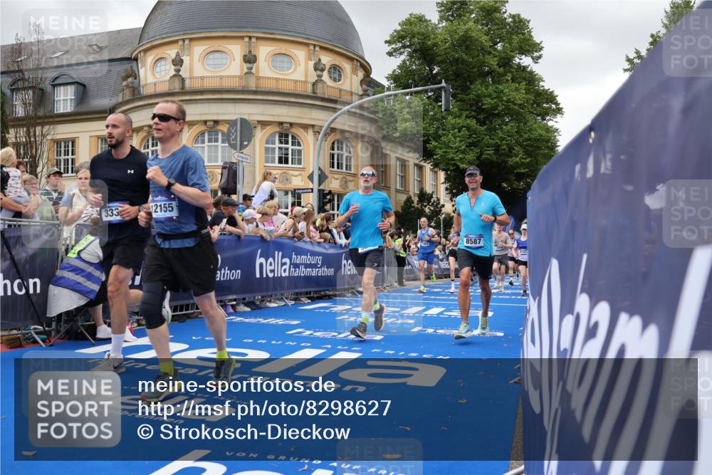 29.06.2025 - hella hamburg halbmarathon Strokosch-Dieckow http://msf.ph/oto/8298627 29.06.2025 10:53:04 Ziel 2111, 2208, 3059, 3258, 3334, 4121, 7509, 7864, 8587, 9093, 9537, 12155, 12367, 12519, 12910, 14323, 14791, 15430, 16986, 18590, 18720, 19208 meine-sportfotos.de