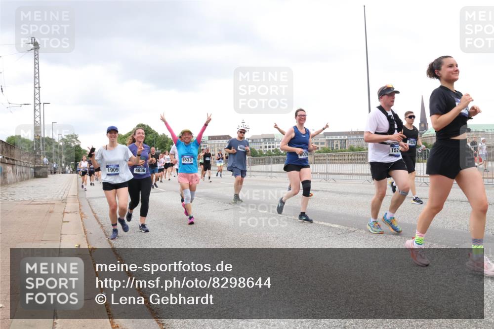 29.06.2025 - hella hamburg halbmarathon Lena Gebhardt http://msf.ph/oto/8298644 29.06.2025 10:56:16 Lombardsbrücke 1909, 4836, 8533, 152, 1064, 8005, 7028, 1047, 1113, 1738, 1909, 2095, 2793, 2915, 3257, 3268, 3520, 3675, 3676, 3953, 3987, 4083, 4265, 4354, 4470, 4473, 4836, 4896, 5237, 5306, 5580, 5693, 5757, 5994, 6055, 6056, 6113, 6494, 6594, 6690, 6968, 7025, 7028, 7090, 7307, 7516, 7616, 7711, 8005, 8108, 8110, 8305, 8517, 8532, 8533, 8606, 8766, 9383, 9435, 9606, 9838, 9861, 9865, 9948, 9953, 10449, 10555, 10569, 10640, 10740, 10784, 10987, 11962, 11963 meine-sportfotos.de