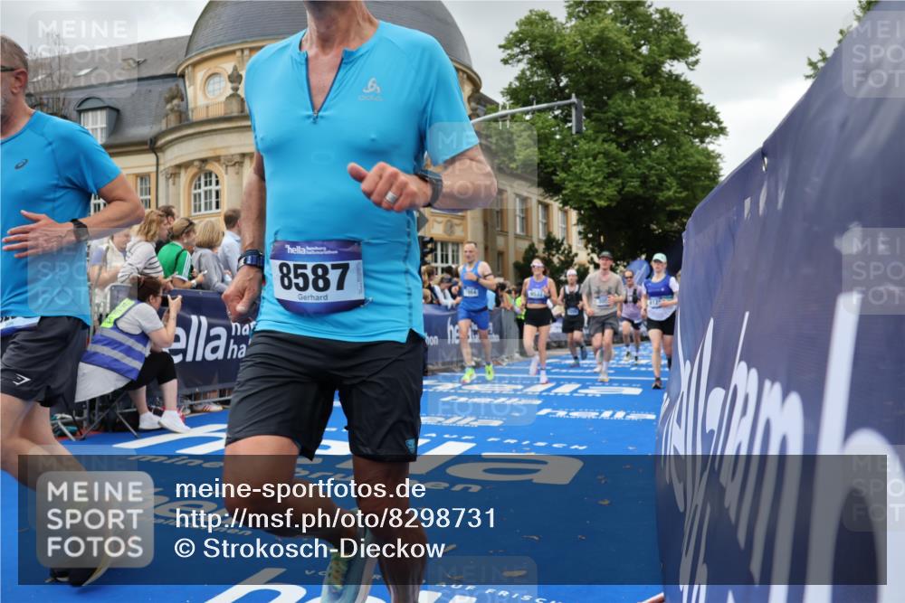 29.06.2025 - hella hamburg halbmarathon Strokosch-Dieckow http://msf.ph/oto/8298731 29.06.2025 10:53:05 Ziel 2111, 2208, 3059, 3258, 3334, 4121, 7383, 7509, 7864, 8273, 8587, 9093, 9537, 12155, 12367, 12519, 12910, 14323, 14791, 16929, 16986, 18590, 19208 meine-sportfotos.de