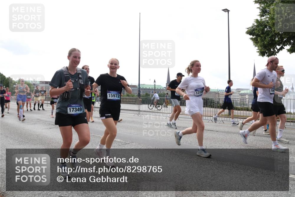 29.06.2025 - hella hamburg halbmarathon Lena Gebhardt http://msf.ph/oto/8298765 29.06.2025 10:36:54 Lombardsbrücke 845, 15972, 5, 1310, 1848, 6359, 17349, 1118, 1224, 1253, 1339, 1488, 1490, 1948, 1952, 1954, 2031, 2072, 2104, 2124, 2480, 2552, 2588, 3127, 3165, 3428, 3714, 3873, 3895, 4084, 4618, 4762, 4996, 5224, 5538, 5640, 5747, 5786, 5789, 6156, 6172, 6190, 6359, 6584, 6667, 6804, 7202, 7632, 7773, 8007, 8257, 8258, 8315, 8499, 8758, 8936, 8937, 8945, 9054, 9055, 9115, 9295, 9500, 9694, 13265, 15077, 17156, 17807, 18152, 18488 meine-sportfotos.de