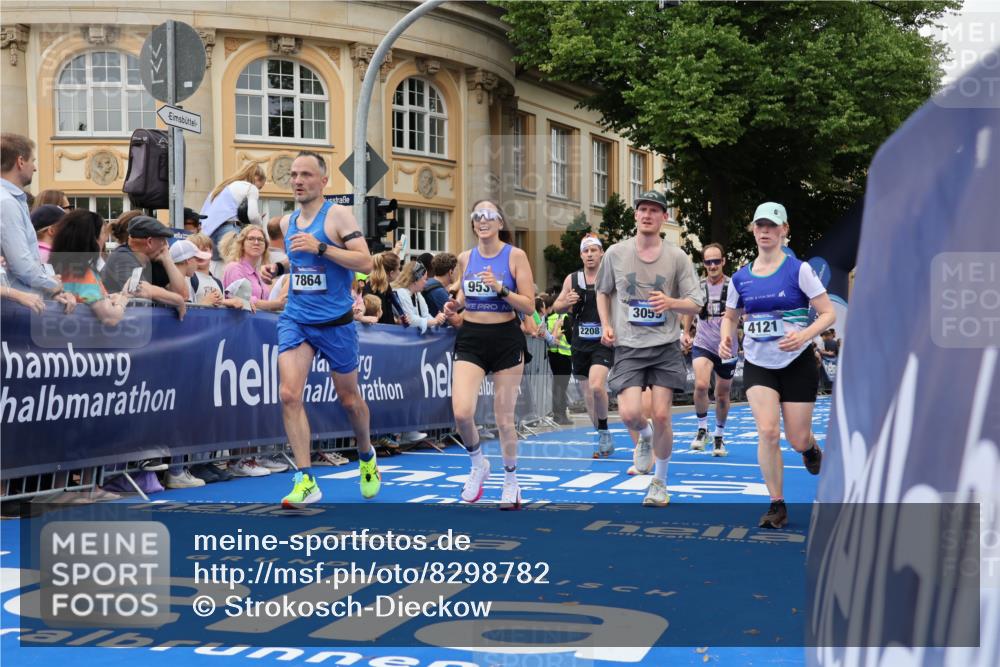 29.06.2025 - hella hamburg halbmarathon Strokosch-Dieckow http://msf.ph/oto/8298782 29.06.2025 10:53:06 Ziel 2111, 2208, 3059, 3258, 3334, 4121, 7383, 7509, 7864, 8273, 8361, 8587, 9093, 9537, 12155, 12367, 12910, 14323, 16929, 16986, 18590, 19208 meine-sportfotos.de