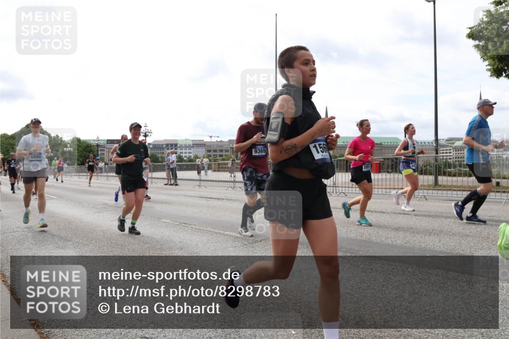 29.06.2025 - hella hamburg halbmarathon Lena Gebhardt http://msf.ph/oto/8298783 29.06.2025 10:21:42 Lombardsbrücke 6086, 9369, 156, 5957, 1072, 1158, 1191, 1250, 1294, 1401, 1668, 1958, 2172, 2271, 2315, 2353, 2529, 2635, 2815, 3122, 3606, 3770, 3817, 3825, 3826, 3995, 4046, 4289, 4375, 4376, 4697, 4786, 5122, 5373, 5395, 5412, 5493, 5641, 5759, 5957, 6086, 6103, 6475, 6676, 6805, 6844, 7075, 7162, 7375, 7522, 7553, 7612, 7672, 7781, 8095, 8286, 8715, 8844, 8896, 8959, 9002, 9062, 9100, 9369, 9483, 9499, 9532, 9624, 10374, 10874 meine-sportfotos.de