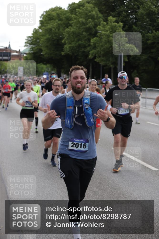29.06.2025 - hella hamburg halbmarathon Jannik Wohlers http://msf.ph/oto/8298787 29.06.2025 10:36:59 Lombardsbrücke 1022, 1276, 1337, 1597, 1819, 2016, 2272, 2480, 2486, 2640, 4097, 4347, 4733, 5146, 5171, 5186, 5560, 5790, 5940, 6821, 6955, 7085, 7235, 7544, 7707, 7777, 7823, 8811, 8843, 9524, 10476, 10762, 10798, 11980, 12103, 12762, 12935, 13077, 13783, 14130, 14282, 14343, 14657, 14915, 15084, 16192, 16303, 16831, 16837, 17305, 17307, 17355, 17687, 17688, 17794, 17965, 18578, 18710, 18903 meine-sportfotos.de