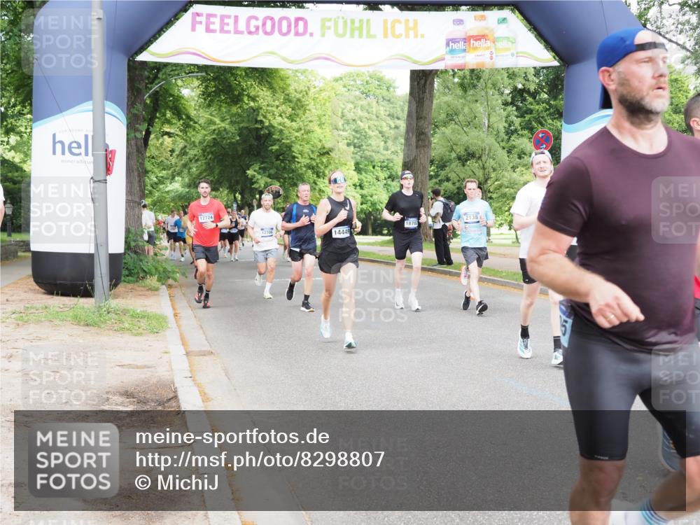 29.06.2025 - hella hamburg halbmarathon MichiJ http://msf.ph/oto/8298807 29.06.2025 10:34:29 Zwischen KM18-KM19 1070, 2138, 8668, 10208, 11021, 14262, 14449, 16127, 16136, 16466, 16475, 17332, 18211, 18476, 18702, 19105 meine-sportfotos.de
