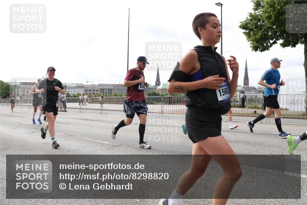 29.06.2025 - hella hamburg halbmarathon Lena Gebhardt http://msf.ph/oto/8298820 29.06.2025 10:21:42 Lombardsbrücke 575, 9369, 15603, 1072, 1158, 1191, 1250, 1294, 1401, 1668, 1958, 2172, 2271, 2315, 2353, 2529, 2635, 2815, 3122, 3606, 3770, 3817, 3825, 3826, 3995, 4046, 4289, 4375, 4376, 4697, 4786, 5122, 5373, 5395, 5412, 5493, 5641, 5759, 5957, 6086, 6103, 6475, 6676, 6805, 6844, 7075, 7162, 7375, 7522, 7553, 7612, 7672, 7781, 8095, 8286, 8715, 8844, 8896, 8959, 9002, 9062, 9100, 9369, 9483, 9499, 9532, 9624, 10374, 10874 meine-sportfotos.de