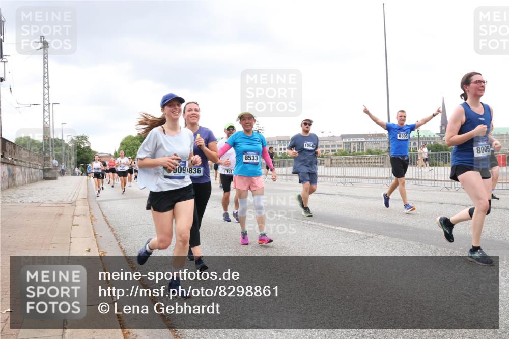 29.06.2025 - hella hamburg halbmarathon Lena Gebhardt http://msf.ph/oto/8298861 29.06.2025 10:56:17 Lombardsbrücke 9091836, 1517, 8533, 10640, 8305, 8005, 1047, 1113, 1738, 1909, 2095, 2143, 2307, 2793, 2915, 3257, 3268, 3520, 3675, 3676, 3953, 3987, 4083, 4265, 4354, 4470, 4473, 4773, 4836, 5237, 5306, 5438, 5580, 5693, 5757, 5994, 6055, 6056, 6113, 6494, 6594, 6690, 6968, 7025, 7028, 7090, 7307, 7516, 7616, 7711, 8005, 8108, 8110, 8305, 8517, 8533, 8606, 8766, 9383, 9435, 9606, 9838, 9861, 9865, 9948, 9953, 10449, 10555, 10569, 10640, 10740, 10784, 10987 meine-sportfotos.de