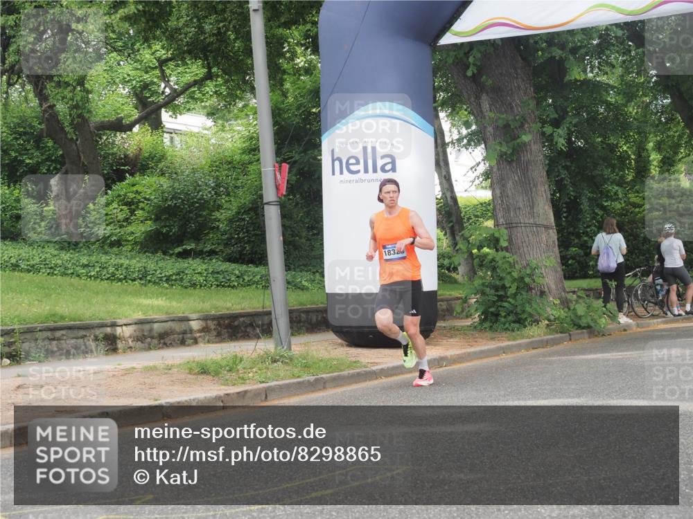 29.06.2025 - hella hamburg halbmarathon KatJ http://msf.ph/oto/8298865 29.06.2025 10:13:51 Zwischen KM18-KM19  meine-sportfotos.de