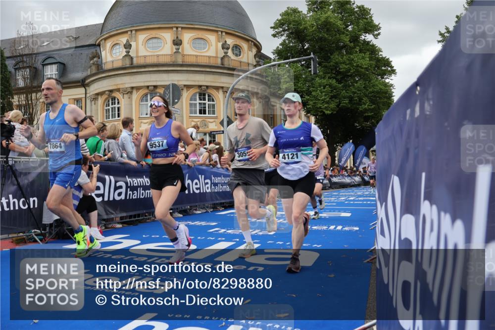 29.06.2025 - hella hamburg halbmarathon Strokosch-Dieckow http://msf.ph/oto/8298880 29.06.2025 10:53:07 Ziel 2111, 2208, 3059, 3258, 3334, 4121, 7383, 7864, 8273, 8361, 8587, 9093, 9537, 12155, 12875, 12910, 14323, 16929, 16986, 19208 meine-sportfotos.de