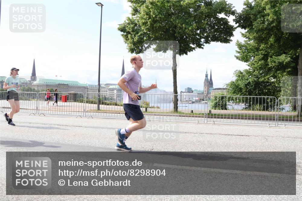 29.06.2025 - hella hamburg halbmarathon Lena Gebhardt http://msf.ph/oto/8298904 29.06.2025 10:12:07 Lombardsbrücke 1062, 1328, 1531, 1790, 1850, 1992, 2661, 3363, 3746, 4227, 5176, 5379, 5605, 6871, 7474, 7571, 9191, 9253, 9405, 9428, 9705, 10042, 10409, 10428, 10685, 11507, 11509, 11525, 11537, 11581, 11917, 12473, 13171, 13177, 13542, 13958, 14060, 14196, 14313, 14384, 14863, 14868, 15137, 15945, 16379, 16976, 17080, 17638, 17774, 17866, 18261, 18395, 18429, 18655 meine-sportfotos.de
