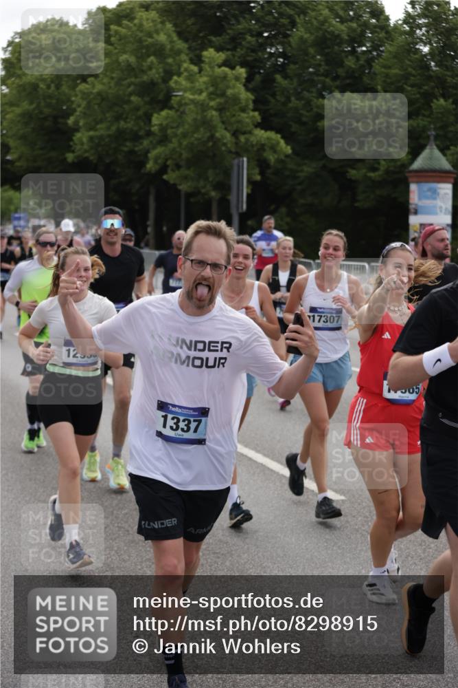 29.06.2025 - hella hamburg halbmarathon Jannik Wohlers http://msf.ph/oto/8298915 29.06.2025 10:37:00 Lombardsbrücke 1022, 1276, 1337, 1597, 1819, 2016, 2272, 2486, 2640, 3633, 4097, 4347, 4733, 5146, 5171, 5186, 5560, 5790, 5940, 6821, 6955, 7085, 7235, 7544, 7707, 7777, 7823, 8811, 8843, 9524, 10476, 10762, 10798, 10919, 11183, 11888, 11980, 12762, 12935, 13077, 13783, 14130, 14282, 14343, 14657, 14915, 15084, 16303, 16582, 16706, 16831, 16837, 17305, 17307, 17355, 17687, 17688, 17794, 17965, 18578, 18710, 18903 meine-sportfotos.de