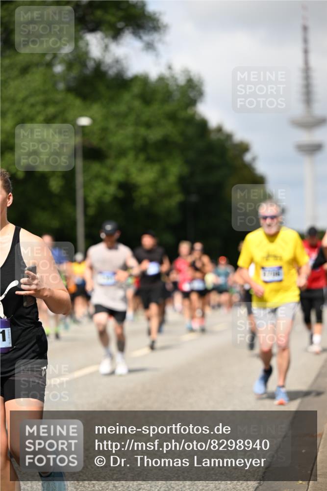 29.06.2025 - hella hamburg halbmarathon Dr. Thomas Lammeyer http://msf.ph/oto/8298940 29.06.2025 10:37:48 Kennedybrücke 1189, 1275, 1896, 1995, 2342, 2526, 2776, 3264, 3345, 3812, 3848, 4361, 4433, 4449, 4807, 5075, 5141, 5180, 5557, 5561, 5584, 5821, 5822, 5887, 6515, 6516, 6956, 6999, 7027, 7308, 7309, 7633, 7705, 8157, 8349, 8375, 8377, 8383, 8401, 8620, 8891, 9234, 9258, 9438, 9591, 9706, 9799, 9995, 10800, 11092, 11111, 11237, 11260 meine-sportfotos.de
