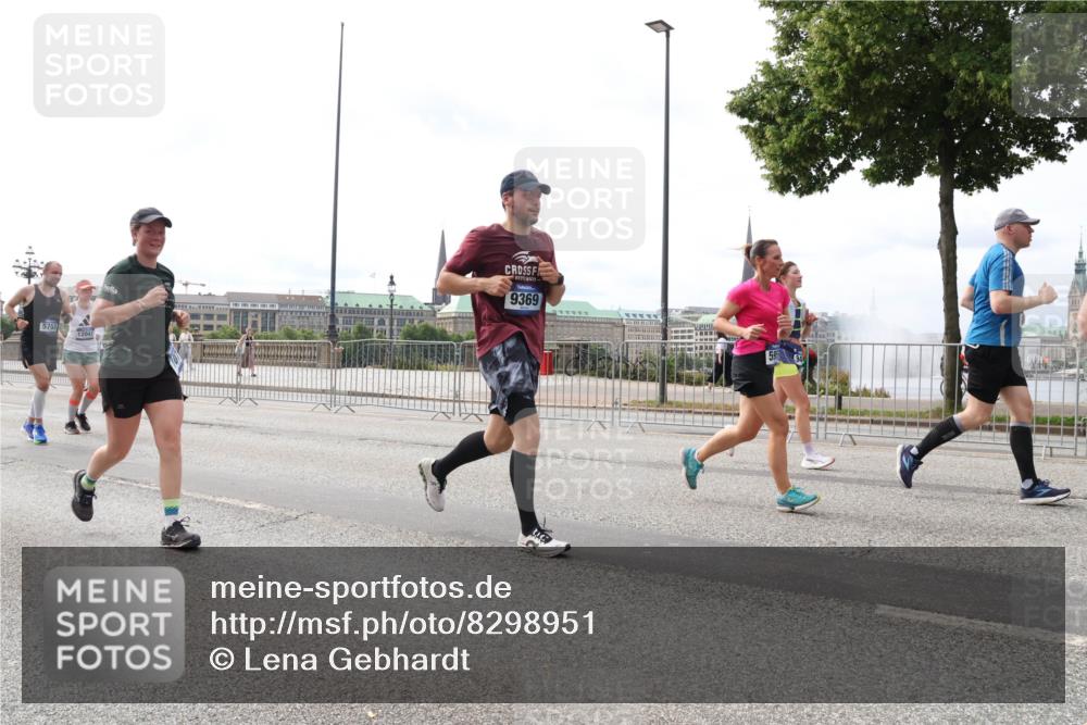 29.06.2025 - hella hamburg halbmarathon Lena Gebhardt http://msf.ph/oto/8298951 29.06.2025 10:21:42 Lombardsbrücke 5759, 12041, 9369, 1072, 1158, 1191, 1250, 1294, 1401, 1668, 1958, 2172, 2271, 2315, 2353, 2529, 2635, 2815, 3122, 3606, 3770, 3817, 3825, 3826, 3995, 4046, 4289, 4375, 4376, 4697, 4786, 5122, 5373, 5395, 5412, 5493, 5641, 5759, 5957, 6086, 6103, 6475, 6676, 6805, 6844, 7075, 7162, 7375, 7522, 7553, 7612, 7672, 7781, 8095, 8286, 8715, 8844, 8896, 8959, 9002, 9062, 9100, 9369, 9483, 9499, 9532, 9624, 10374, 10874 meine-sportfotos.de
