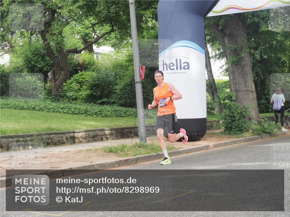 29.06.2025 - hella hamburg halbmarathon KatJ http://msf.ph/oto/8298969 29.06.2025 10:13:51 Zwischen KM18-KM19  meine-sportfotos.de