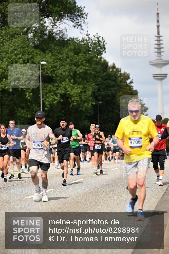 29.06.2025 - hella hamburg halbmarathon Dr. Thomas Lammeyer http://msf.ph/oto/8298984 29.06.2025 10:37:49 Kennedybrücke 1189, 1275, 1896, 1995, 2342, 2526, 2776, 3264, 3340, 3345, 3812, 3848, 4361, 4433, 4449, 4807, 5075, 5141, 5180, 5557, 5561, 5584, 5821, 5822, 5887, 6515, 6516, 6956, 6999, 7027, 7308, 7309, 7633, 7653, 7982, 8157, 8349, 8375, 8377, 8383, 8401, 8620, 8891, 9234, 9258, 9438, 9591, 9706, 9799, 9995, 10800, 11092, 11111, 11237, 11260 meine-sportfotos.de