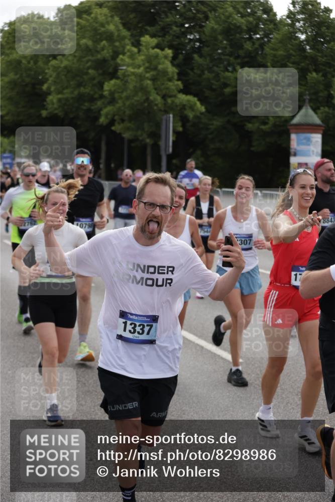 29.06.2025 - hella hamburg halbmarathon Jannik Wohlers http://msf.ph/oto/8298986 29.06.2025 10:37:00 Lombardsbrücke 1022, 1276, 1337, 1597, 1819, 2016, 2272, 2486, 2640, 3633, 4097, 4347, 4733, 5146, 5171, 5186, 5560, 5790, 5940, 6821, 6955, 7085, 7235, 7544, 7707, 7777, 7823, 8811, 8843, 9524, 10476, 10762, 10798, 10919, 11183, 11888, 11980, 12762, 12935, 13077, 13783, 14130, 14282, 14343, 14657, 14915, 15084, 16303, 16582, 16706, 16831, 16837, 17305, 17307, 17355, 17687, 17688, 17794, 17965, 18578, 18710, 18903 meine-sportfotos.de