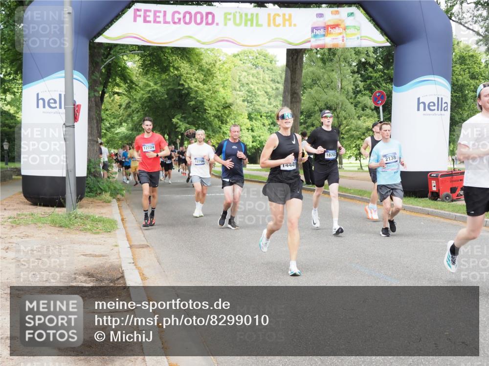 29.06.2025 - hella hamburg halbmarathon MichiJ http://msf.ph/oto/8299010 29.06.2025 10:34:30 Zwischen KM18-KM19 2138, 8668, 11021, 14062, 14262, 14449, 16127, 16136, 16466, 16475, 18211, 18476, 18702, 19105 meine-sportfotos.de