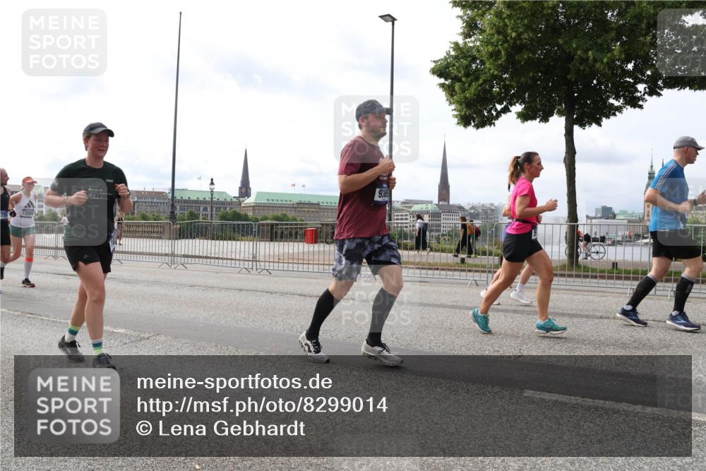 29.06.2025 - hella hamburg halbmarathon Lena Gebhardt http://msf.ph/oto/8299014 29.06.2025 10:21:43 Lombardsbrücke 9369, 1072, 1158, 1191, 1250, 1294, 1401, 1668, 1958, 2172, 2271, 2315, 2353, 2529, 2635, 2815, 3122, 3606, 3770, 3817, 3825, 3826, 3995, 4046, 4289, 4375, 4376, 4697, 4786, 5122, 5373, 5395, 5412, 5493, 5641, 5759, 5957, 6086, 6103, 6475, 6676, 6805, 6844, 7075, 7162, 7375, 7522, 7553, 7612, 7672, 7781, 8095, 8286, 8715, 8844, 8896, 8959, 9002, 9062, 9100, 9369, 9483, 9499, 9532, 9624, 10374, 10874 meine-sportfotos.de