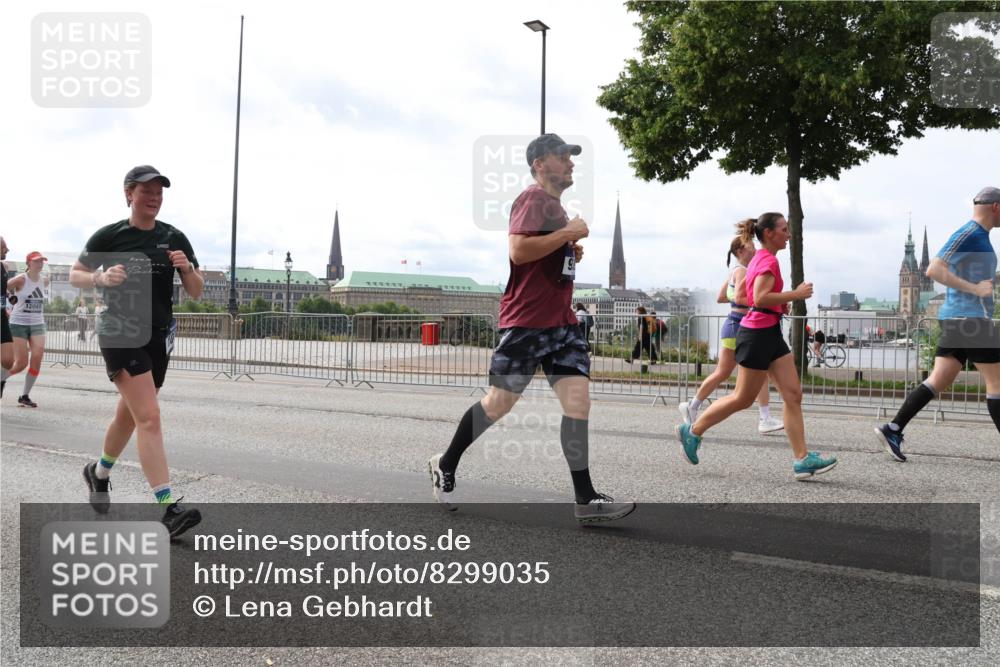 29.06.2025 - hella hamburg halbmarathon Lena Gebhardt http://msf.ph/oto/8299035 29.06.2025 10:21:43 Lombardsbrücke 12041, 1072, 1158, 1191, 1250, 1294, 1401, 1668, 1958, 2172, 2271, 2315, 2353, 2529, 2635, 2815, 3122, 3606, 3770, 3817, 3825, 3826, 3995, 4046, 4289, 4375, 4376, 4697, 4786, 5122, 5373, 5395, 5412, 5493, 5641, 5759, 5957, 6086, 6103, 6475, 6676, 6805, 6844, 7075, 7162, 7375, 7522, 7553, 7612, 7672, 7781, 8095, 8286, 8715, 8844, 8896, 8959, 9002, 9062, 9100, 9369, 9483, 9499, 9532, 9624, 10374, 10874 meine-sportfotos.de