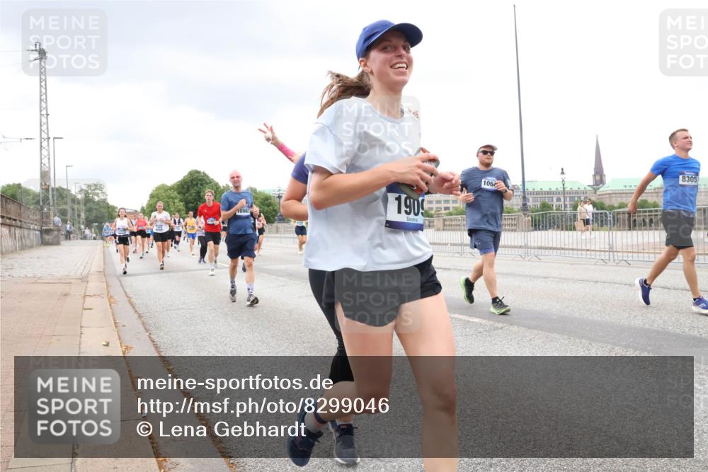 29.06.2025 - hella hamburg halbmarathon Lena Gebhardt http://msf.ph/oto/8299046 29.06.2025 10:56:18 Lombardsbrücke 10987, 1909, 106, 8305, 1047, 1113, 1738, 1909, 2095, 2143, 2307, 2793, 2915, 3257, 3268, 3438, 3520, 3675, 3676, 3953, 3987, 4083, 4265, 4354, 4473, 4773, 4836, 5237, 5306, 5438, 5580, 5693, 5757, 5994, 6055, 6056, 6113, 6494, 6594, 6690, 6968, 7025, 7028, 7090, 7307, 7516, 7616, 7711, 8005, 8108, 8110, 8305, 8517, 8533, 8606, 8766, 9383, 9435, 9606, 9838, 9948, 9953, 10449, 10555, 10569, 10640, 10740, 10784, 10987 meine-sportfotos.de