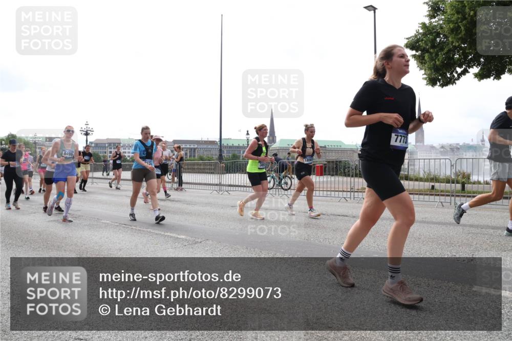 29.06.2025 - hella hamburg halbmarathon Lena Gebhardt http://msf.ph/oto/8299073 29.06.2025 10:36:55 Lombardsbrücke 8499, 124, 7773, 1118, 1224, 1253, 1339, 1488, 1490, 1597, 1948, 1952, 1954, 2031, 2072, 2104, 2124, 2272, 2480, 2552, 2588, 3127, 3165, 3428, 3714, 3873, 3895, 4084, 4618, 4733, 4762, 4996, 5224, 5538, 5640, 5786, 5789, 6156, 6172, 6190, 6359, 6584, 6667, 6804, 7202, 7632, 7707, 7773, 8007, 8257, 8258, 8315, 8499, 8758, 8936, 8937, 8945, 9054, 9055, 9295, 9500, 9694, 13265, 15077, 17156, 17807, 18152, 18488 meine-sportfotos.de