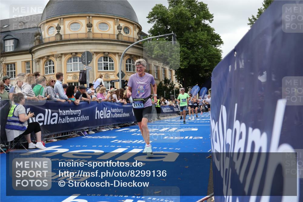 29.06.2025 - hella hamburg halbmarathon Strokosch-Dieckow http://msf.ph/oto/8299136 29.06.2025 10:53:11 Ziel 2074, 2111, 2208, 3059, 4121, 7312, 7383, 7864, 8273, 8361, 9142, 9537, 12875, 14323, 15179, 15681, 16929, 16986, 18901, 19208 meine-sportfotos.de