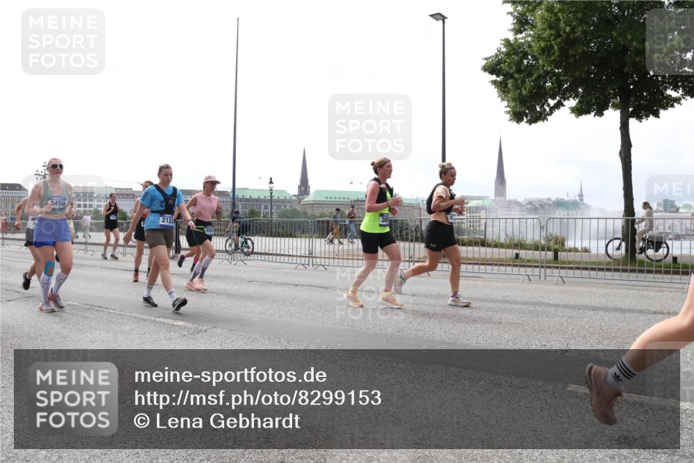 29.06.2025 - hella hamburg halbmarathon Lena Gebhardt http://msf.ph/oto/8299153 29.06.2025 10:36:56 Lombardsbrücke 3499, 2124, 1118, 1253, 1339, 1488, 1490, 1597, 1948, 1952, 1954, 2031, 2072, 2104, 2124, 2272, 2480, 2552, 2588, 3127, 3165, 3428, 3714, 3873, 3895, 4084, 4347, 4618, 4733, 4762, 4996, 5224, 5538, 5640, 5786, 5789, 6156, 6172, 6190, 6359, 6584, 6804, 7202, 7632, 7707, 7773, 8007, 8257, 8258, 8315, 8499, 8758, 8936, 8937, 8945, 9054, 9055, 9295, 9500, 9694, 13265, 15077, 17156, 17807, 18152, 18488 meine-sportfotos.de