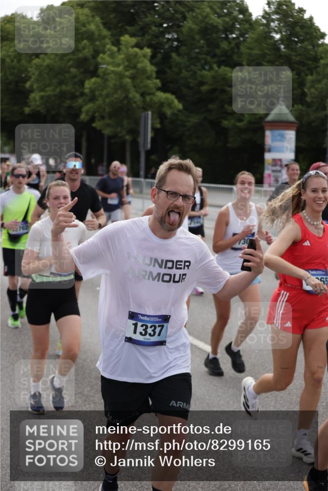 29.06.2025 - hella hamburg halbmarathon Jannik Wohlers http://msf.ph/oto/8299165 29.06.2025 10:37:00 Lombardsbrücke 1022, 1276, 1337, 1597, 1819, 2016, 2272, 2486, 2640, 3633, 4097, 4347, 4733, 5146, 5171, 5186, 5560, 5790, 5940, 6821, 6955, 7085, 7235, 7544, 7707, 7777, 7823, 8811, 8843, 9524, 10476, 10762, 10798, 10919, 11183, 11888, 11980, 12762, 12935, 13077, 13783, 14130, 14282, 14343, 14657, 14915, 15084, 16303, 16582, 16706, 16831, 16837, 17305, 17307, 17355, 17687, 17688, 17794, 17965, 18578, 18710, 18903 meine-sportfotos.de