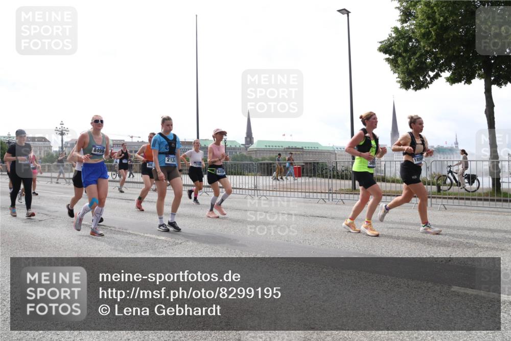 29.06.2025 - hella hamburg halbmarathon Lena Gebhardt http://msf.ph/oto/8299195 29.06.2025 10:36:56 Lombardsbrücke 8499, 1856, 2124, 13165, 6359, 1118, 1253, 1339, 1488, 1490, 1597, 1948, 1952, 1954, 2031, 2072, 2104, 2124, 2272, 2480, 2552, 2588, 3127, 3165, 3428, 3714, 3873, 3895, 4084, 4347, 4618, 4733, 4762, 4996, 5224, 5538, 5640, 5786, 5789, 6156, 6172, 6190, 6359, 6584, 6804, 7202, 7632, 7707, 7773, 8007, 8257, 8258, 8315, 8499, 8758, 8936, 8937, 8945, 9054, 9055, 9295, 9500, 9694, 13265, 15077, 17156, 17807, 18152, 18488 meine-sportfotos.de