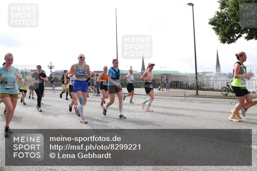 29.06.2025 - hella hamburg halbmarathon Lena Gebhardt http://msf.ph/oto/8299221 29.06.2025 10:36:56 Lombardsbrücke 8499, 4762, 15992, 8936, 212, 389, 1118, 1253, 1339, 1488, 1490, 1597, 1948, 1952, 1954, 2031, 2072, 2104, 2124, 2272, 2480, 2552, 2588, 3127, 3165, 3428, 3714, 3873, 3895, 4084, 4347, 4618, 4733, 4762, 4996, 5224, 5538, 5640, 5786, 5789, 6156, 6172, 6190, 6359, 6584, 6804, 7202, 7632, 7707, 7773, 8007, 8257, 8258, 8315, 8499, 8758, 8936, 8937, 8945, 9054, 9055, 9295, 9500, 9694, 13265, 15077, 17156, 17807, 18152, 18488 meine-sportfotos.de