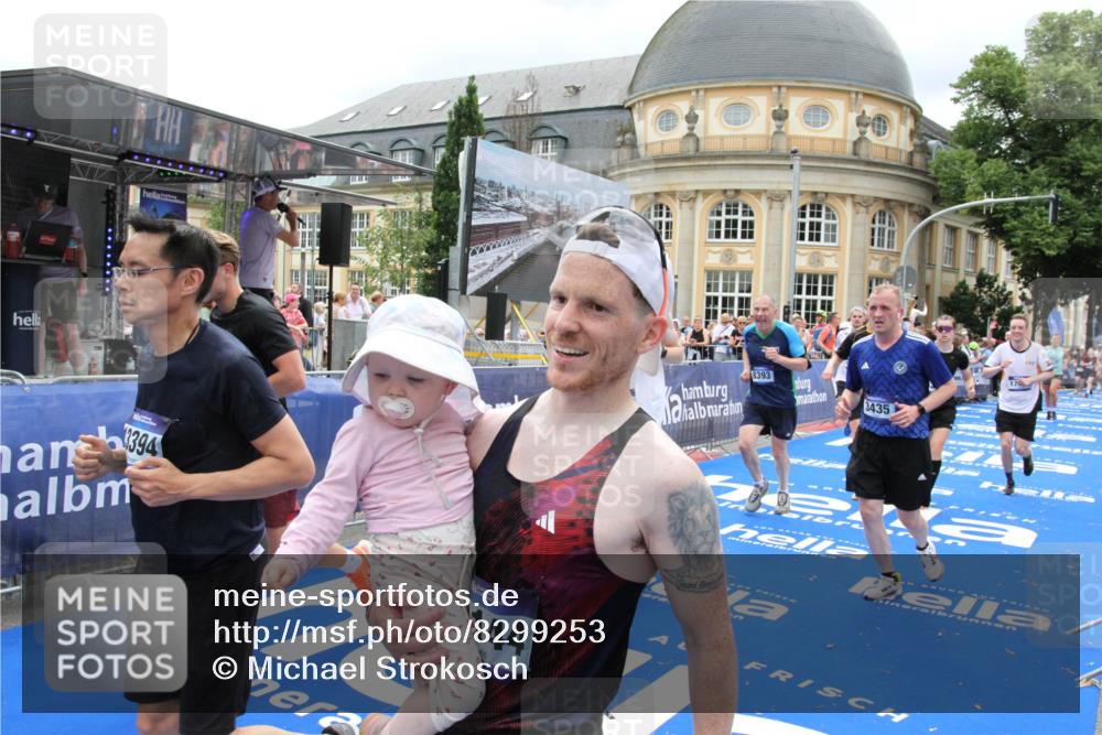 29.06.2025 - hella hamburg halbmarathon Michael Strokosch http://msf.ph/oto/8299253 29.06.2025 10:57:32 Ziel 2236, 3435, 4502, 5015, 5134, 5728, 6281, 6302, 8393, 9727, 12144, 13245, 13394, 15695, 16093, 16830, 17160, 17758, 17828 meine-sportfotos.de