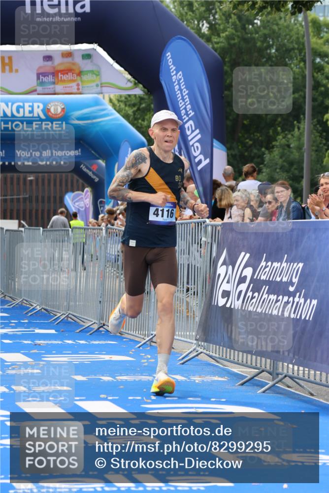 29.06.2025 - hella hamburg halbmarathon Strokosch-Dieckow http://msf.ph/oto/8299295 29.06.2025 10:17:06 Ziel 4116 meine-sportfotos.de