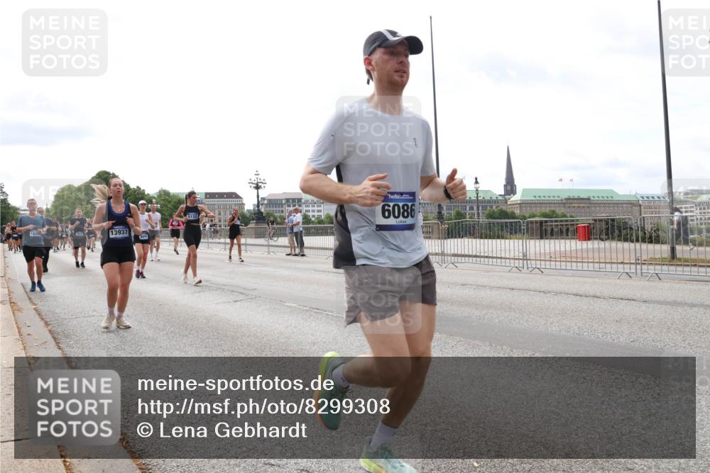 29.06.2025 - hella hamburg halbmarathon Lena Gebhardt http://msf.ph/oto/8299308 29.06.2025 10:21:44 Lombardsbrücke 1837, 13937, 5122, 6086, 1072, 1158, 1191, 1250, 1294, 1401, 1668, 1958, 2172, 2271, 2315, 2353, 2529, 2635, 2815, 3122, 3606, 3770, 3817, 3825, 3826, 3995, 4046, 4289, 4375, 4376, 4697, 4786, 5122, 5373, 5395, 5412, 5493, 5641, 5759, 5957, 6086, 6103, 6475, 6676, 6805, 6844, 7075, 7162, 7375, 7522, 7553, 7612, 7672, 7781, 8095, 8286, 8715, 8844, 8896, 8959, 9002, 9062, 9100, 9369, 9483, 9499, 9532, 9624, 10374, 10874 meine-sportfotos.de