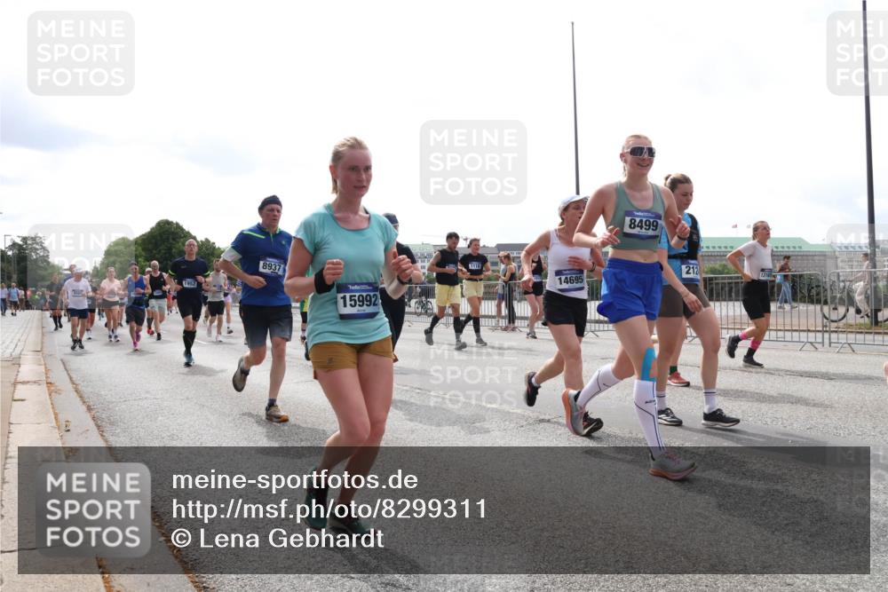 29.06.2025 - hella hamburg halbmarathon Lena Gebhardt http://msf.ph/oto/8299311 29.06.2025 10:36:57 Lombardsbrücke 8937, 15992, 1118, 14695, 8499, 212, 13165, 1022, 1118, 1253, 1339, 1488, 1490, 1597, 1948, 1952, 1954, 2031, 2072, 2104, 2124, 2272, 2480, 2552, 2588, 3127, 3165, 3428, 3714, 3873, 3895, 4084, 4347, 4618, 4733, 4762, 4996, 5224, 5538, 5640, 5786, 5789, 6156, 6172, 6190, 6359, 6584, 6804, 7202, 7707, 7773, 8007, 8257, 8258, 8315, 8499, 8758, 8936, 8937, 8945, 9054, 9055, 9295, 9500, 9694, 13265, 15077, 17156, 17807, 18152, 18488 meine-sportfotos.de