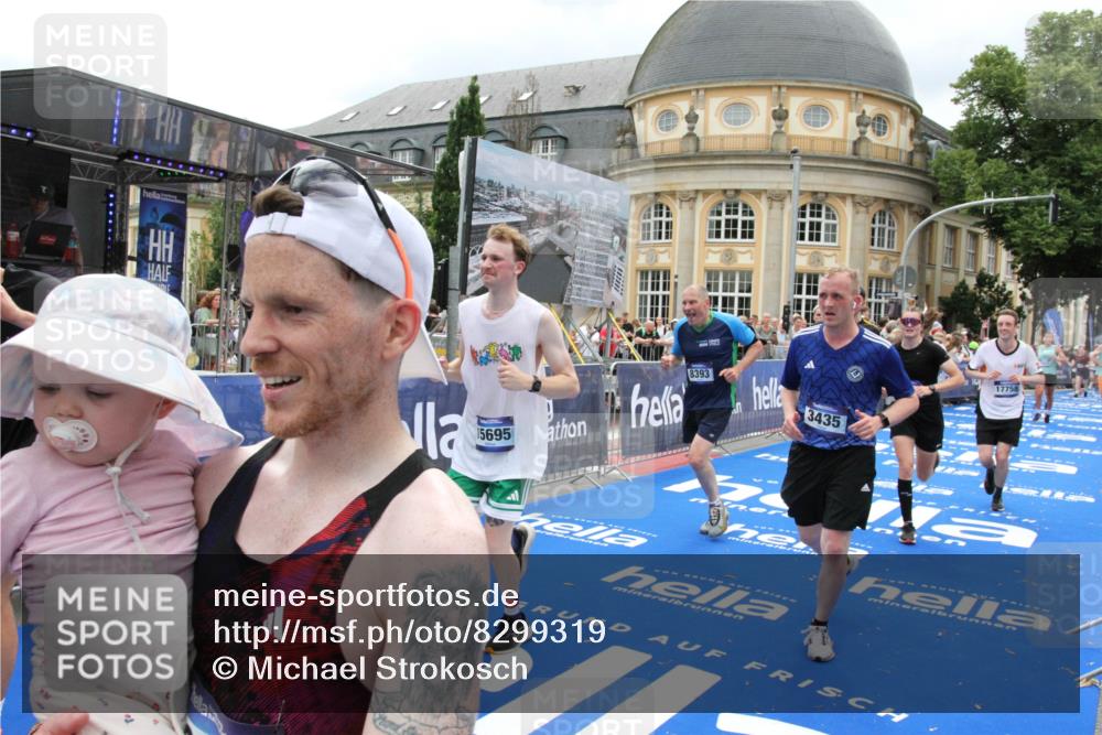 29.06.2025 - hella hamburg halbmarathon Michael Strokosch http://msf.ph/oto/8299319 29.06.2025 10:57:32 Ziel 2236, 3435, 4502, 5015, 5134, 5728, 6281, 6302, 8393, 9727, 12144, 13245, 13394, 15695, 16093, 16830, 17160, 17758, 17828 meine-sportfotos.de