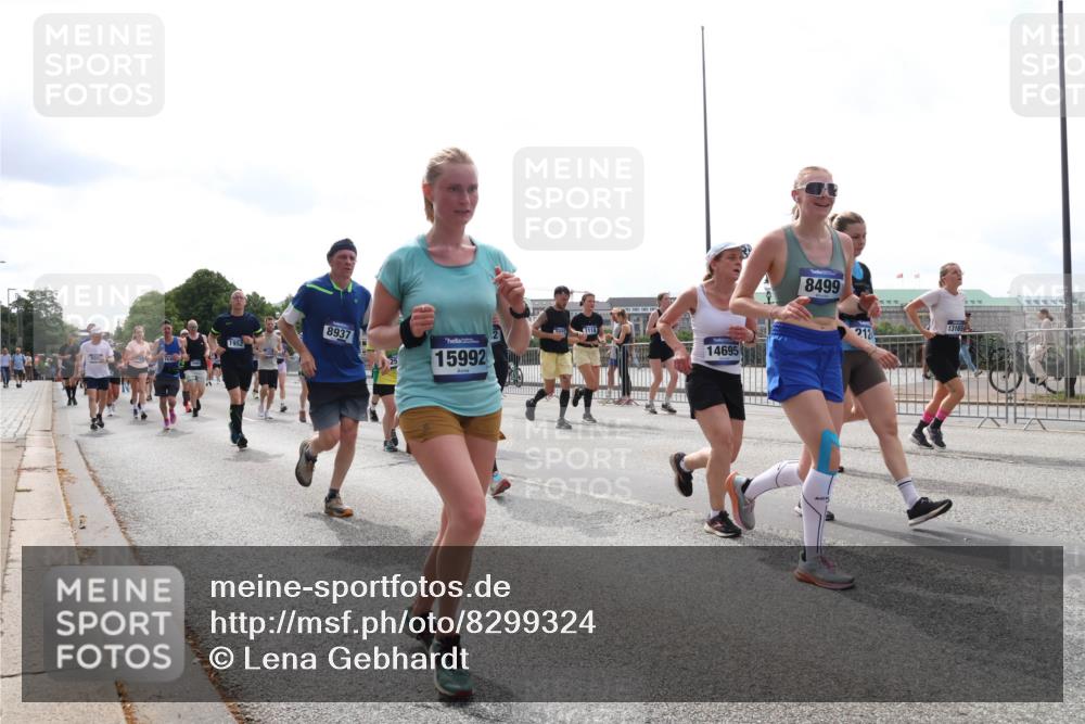 29.06.2025 - hella hamburg halbmarathon Lena Gebhardt http://msf.ph/oto/8299324 29.06.2025 10:36:57 Lombardsbrücke 8937, 1952, 15992, 1118, 14695, 8499, 212, 13165, 1022, 1118, 1253, 1339, 1488, 1490, 1597, 1948, 1952, 1954, 2031, 2072, 2104, 2124, 2272, 2480, 2552, 2588, 3127, 3165, 3428, 3714, 3873, 3895, 4084, 4347, 4618, 4733, 4762, 4996, 5224, 5538, 5640, 5786, 5789, 6156, 6172, 6190, 6359, 6584, 6804, 7202, 7707, 7773, 8007, 8257, 8258, 8315, 8499, 8758, 8936, 8937, 8945, 9054, 9055, 9295, 9500, 9694, 13265, 15077, 17156, 17807, 18152, 18488 meine-sportfotos.de