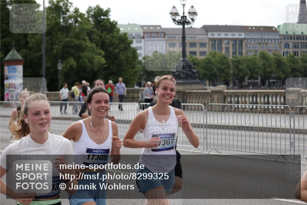 29.06.2025 - hella hamburg halbmarathon Jannik Wohlers http://msf.ph/oto/8299325 29.06.2025 10:37:02 Lombardsbrücke 1022, 1276, 1337, 1819, 2016, 2486, 2640, 3633, 4097, 5146, 5171, 5186, 5560, 5790, 5940, 6821, 6955, 7085, 7124, 7235, 7544, 7777, 7823, 8811, 8843, 9524, 10476, 10762, 10798, 10919, 11183, 11801, 11888, 11980, 12123, 12762, 12935, 13077, 13783, 14130, 14282, 14343, 14657, 15084, 16032, 16303, 16582, 16706, 16831, 16837, 17305, 17307, 17355, 17965, 18710, 18903 meine-sportfotos.de